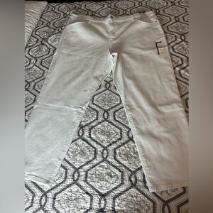 Terra & Sky Women's Plus Size White Denim Straight Leg Jeans - Size 26W - NWT